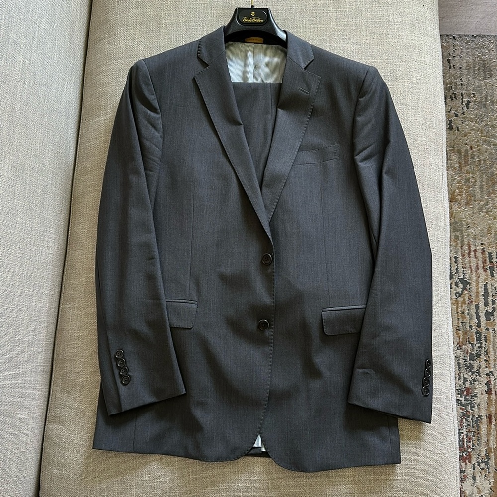 Brooks Brothers Gray Suit — 42L